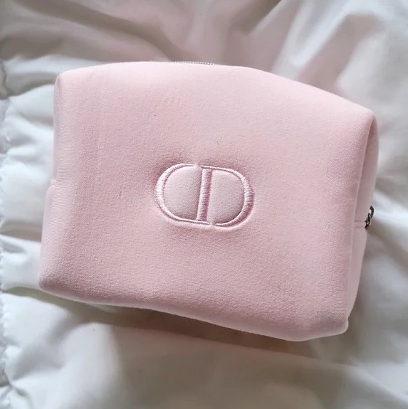 Dior Pastel Pink Pouch ,กรเป๋าเครื่องสำอาง Dior,dior กระเป๋าเครื่องสำอางสีชมพู,